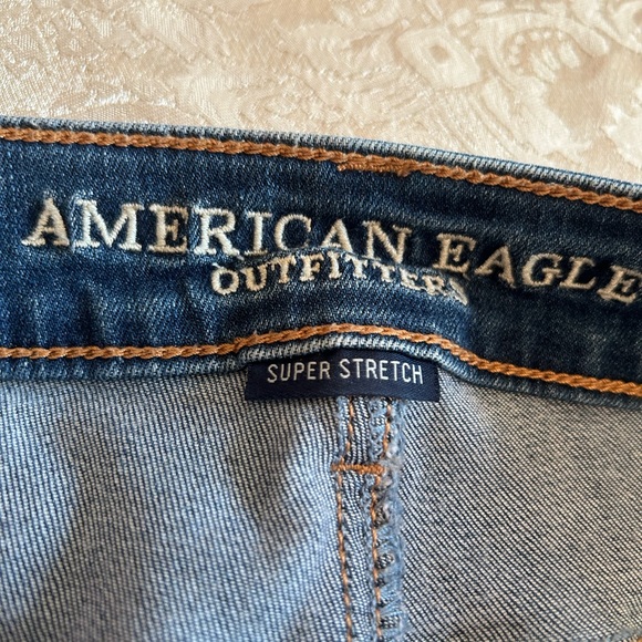 Like new American Eagle Favorite Boyfriend jeans size 16 long. Super stretch. - Picture 6 of 11